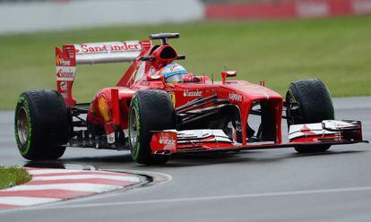 Fernando Alonso rueda en el circuito de Montreal.