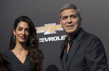 George Clooneyy su esposa Amal.