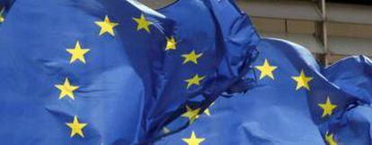 Banderas de la UE en la sede de la Comisión Europea, en Bruselas.