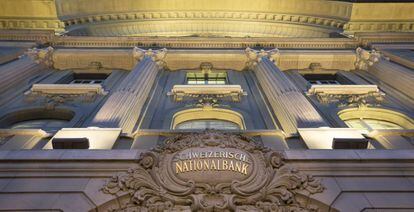 Fachada del Banco Nacional Suizo, en Berna, Suiza,