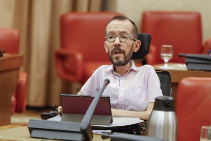 Echenique afea al Congreso en su despedida que no se haya adaptado el hemiciclo a su silla de ruedas: “Es una vergüenza”