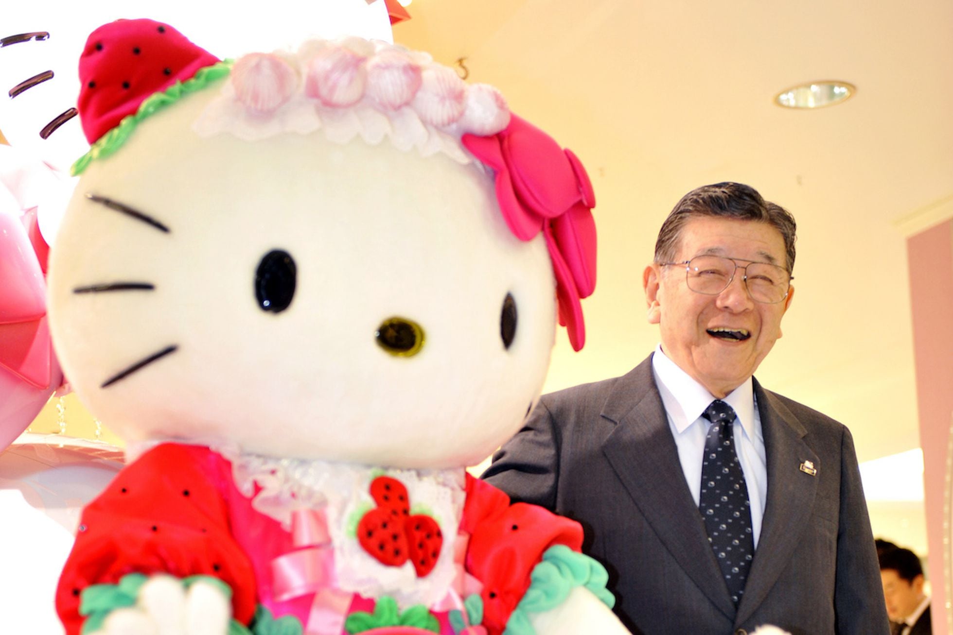 Tiene futuro Hello Kitty? La gata japonesa más famosa del mundo busca  reinventarse tras un año trágico para sus ingresos, S Moda: Revista de  moda, belleza, tendencias y famosos