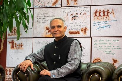 Entrevista a Sanjay Verma, embajador de la India en España, en la sede de la embajada en la avenida de Pío XII.