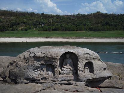 A once submerged Buddhist statue sits on top of Foyeliang island reef in the Yangtze river, which appeared after water levels fell due to a regional drought in Chongqing, China, August 20, 2022.  REUTERS/Thomas Peter
