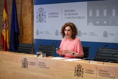 La ministra de Hacienda, María Jesús Montero, en una rueda de prensa tras presidir la Conferencia Sectorial del Plan de Recuperación con las comunidades y los ayuntamientos.