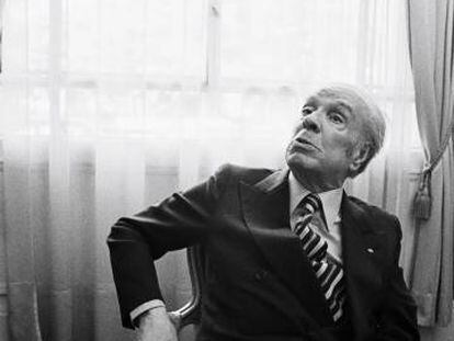 Jorge Luis Borges posa en 1979, en Paris.