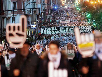 Familiares de presos de ETA encabezan la marcha en Bilbao.