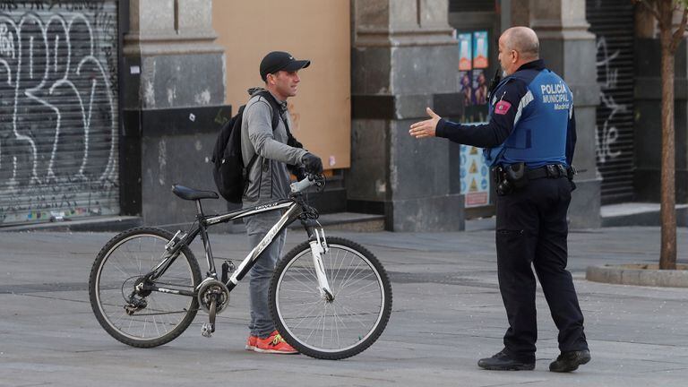 Coronavirus La Policia Hara Controles En La Calle Para Hacer Cumplir El Estado De Alarma Espana El Pais