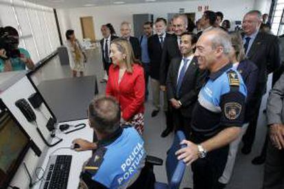 La ministra de fomento, Ana Pastor, durante su visita al Puerto Exterior de Ferrol junto a los miembros del Consejo de Administración de la Autoridad Portuaria.