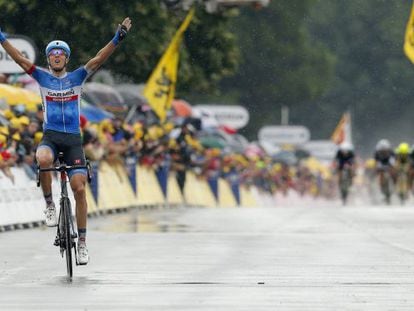 Navardauskas celebra la victoria en la meta de Bergerac.