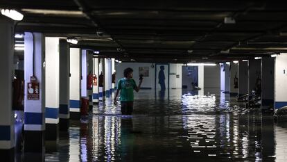 Inundación en la cuarta planta del aparcamiento de Antonio López.