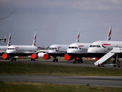 Aviones de British Airways estacionados en el aeropuerto de Bournemouth.