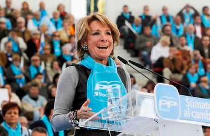 La presidenta regional, Esperanza Aguirre, en el mitín del pasado sábado en Las Rozas.