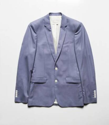 Esta chaqueta Sandro es perfecta para integrar en un look relajado. La clave de estilo de Josie: "Los botones blancos le aportan una dosis de magia". Precio Inicial 395€/ Precio Village 237€.