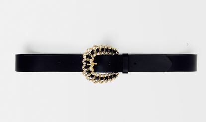 Si buscas un accesorio sofisticado pero sobrio que puedas llevar a diario, te gustará este cinturón con hebilla joya de Maje.

135€