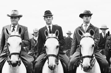 Comado de simpatizantes del Partido Nacional que escoltaron al último Dr.Hendrik Verwoerd a la fiesta de celebración del 50 aniversario. De Wildt, Transvaal , 31 octubre 1964