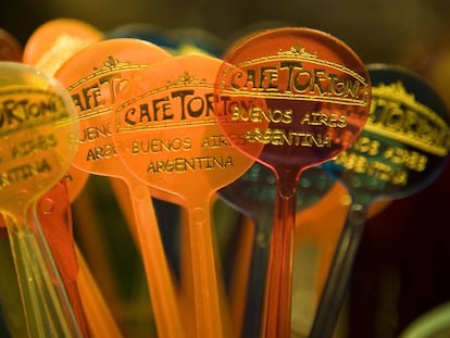 Detalle del célebre café Tortoni, en Buenos Aires.