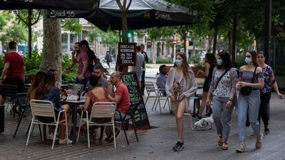 Aspecto que ofrece una terraza de Barcelona en la fase 1 del desconfinamiento.