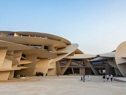 El Museo Nacional de Qatar, en Doha, es un diseño del arquitecto Jean Nouvel con forma de rosa del desierto.