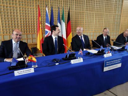 Guindos, Osborne, Sapin, Padoan y Sch&auml;uble, durante la reuni&oacute;n celebrada en Bercy.