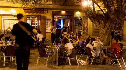 Terraza del caf&eacute; Lisboa, en la plaza Doctor Collado de Valencia.