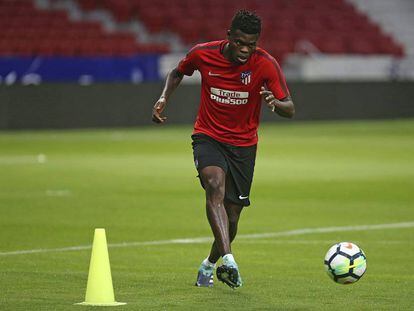 Thomas Partey, durante un entrenamiento con el Atl&eacute;tico.