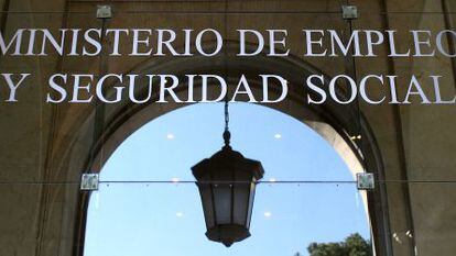 Fachada de la sede principal del Ministerio de Empleo y Seguridad Social en Madrid.