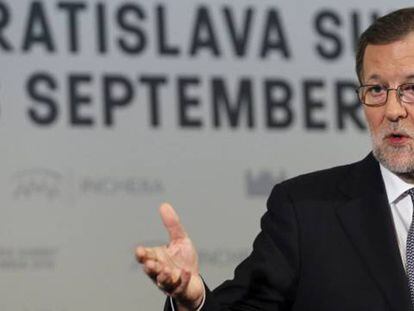 Rajoy comparece al término de la cumbre de Bratislava.