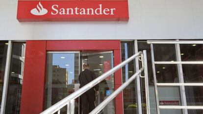 Vista exterior de una agencia del Banco Santander.