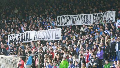 Fotos de apoyo a Gamonal en el partido del Deportivo de La Coruña y Las Palmas en A Coruña.