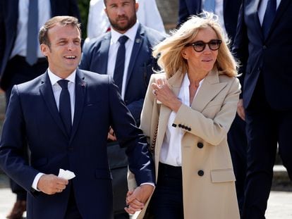 Emmanuel y Brigitte Macron, en junio de 2020.