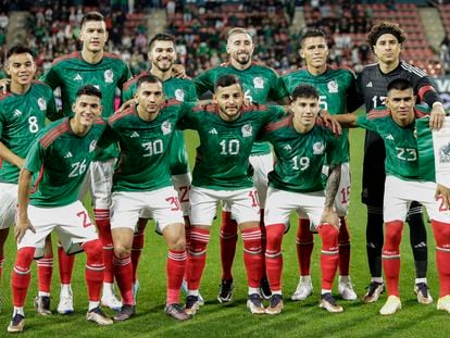 Los jugadores de la selección mexicana antes del amistoso contra Suecia, este miércoles en Girona, España.
