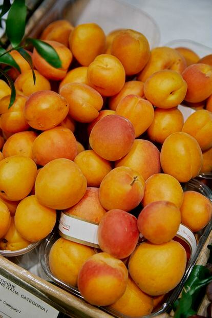 The fruit shop is another of Peck's essential sections.  In the image, apricots from Sicily. 