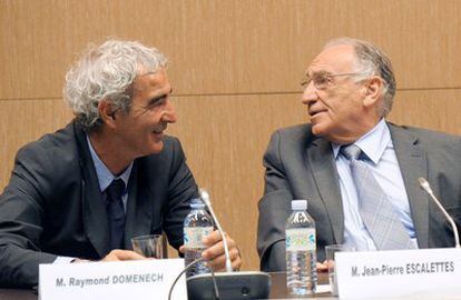 Domenech, a la izquierda, junto al ex presidente de la Federación Francesa Jean Pierre Escalettes, durante su comparecencia parlamentaria.