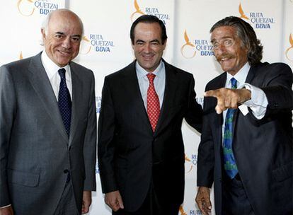 Francisco González, José Bono y Miguel de la Quadra-Salcedo en la presentación de la Ruta Quetzal 2010.