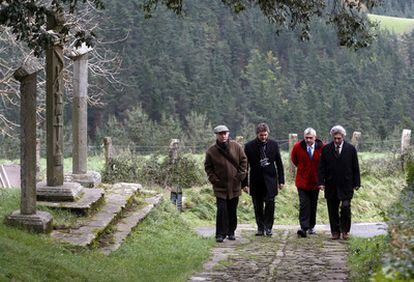 Los directores de Patrimonio, en Zenarruza. De izquierda a derecha, José Manuel Rey (Galicia), José Luis Iparraguirre (Euskadi), José Luis Vega (Asturias) y Justo Barreda (Cantabria).