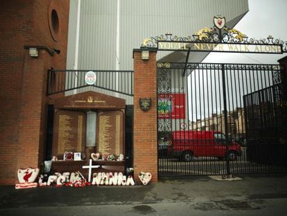 Uno de los accesos a Anfield, el estadio del Liverpool, esta ma&ntilde;ana