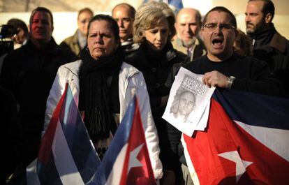 Manifestaci&oacute;n frente a la embajada de Cunba en Madrid por la muerte del opositor Wilmar Villar. 