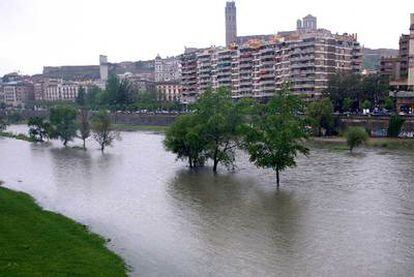 Crecida del río Segre a su paso por Lleida.