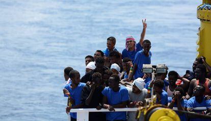 Desenes de migrants a bord de l'Aquarius