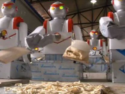 Robots chinos cortadores de fideos creados por Cui Runguan.