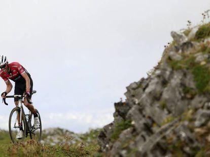 Contador, durante la subida al Angliru.