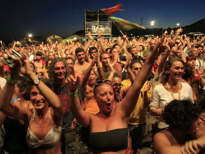 Miles de personas en la edición del Rototom Sunsplash de 2019 en Benicàssim.