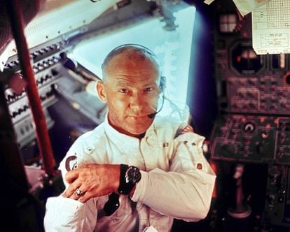 Edwin E. Aldrin, en el interior del módulo lunar.