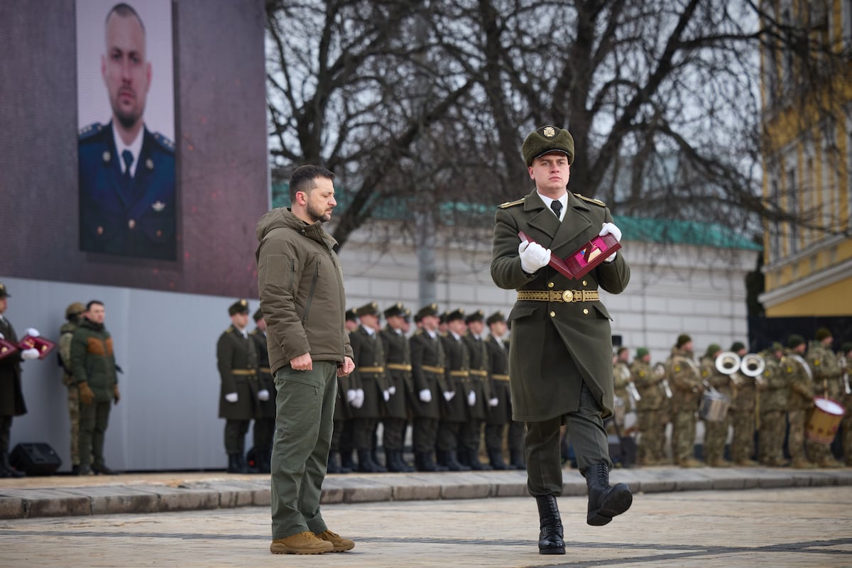 Ucrania se vuelca en honrar a sus muertos y revindicar su resistencia en el aniversario de la guerra |  Internacional