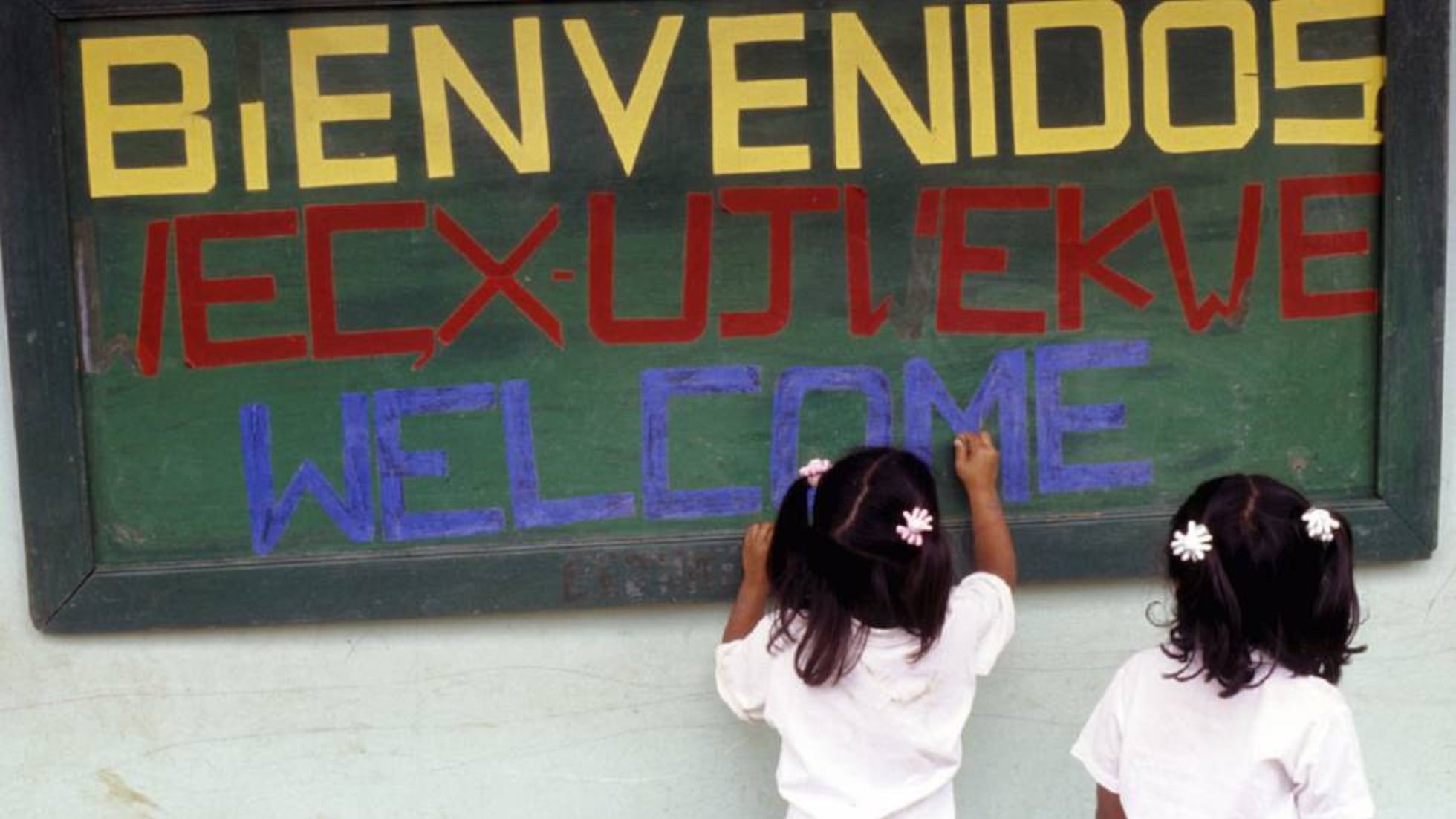 Un cartel de bienvenida de vuelta a la escuela que dice bienvenido