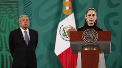 Claudia Sheinbaum y López Obrador, en la primera rueda de prensa tras el colapso de la línea 12 del metro.