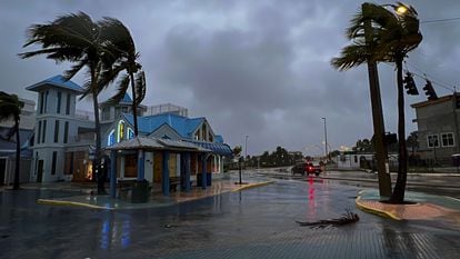 Los vientos del huracán 'Ian' ya han llgado a Florida. En la imagen, la localidad de Fort Myers.