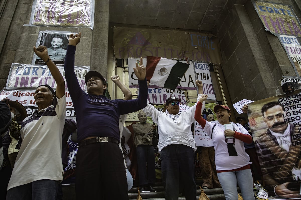 SCJN: Un grupo de manifestantes retira plantón de Morena frente a la Corte Suprema SCJN: Un grupo de manifestantes retira plantón de Morena frente a la Corte Suprema