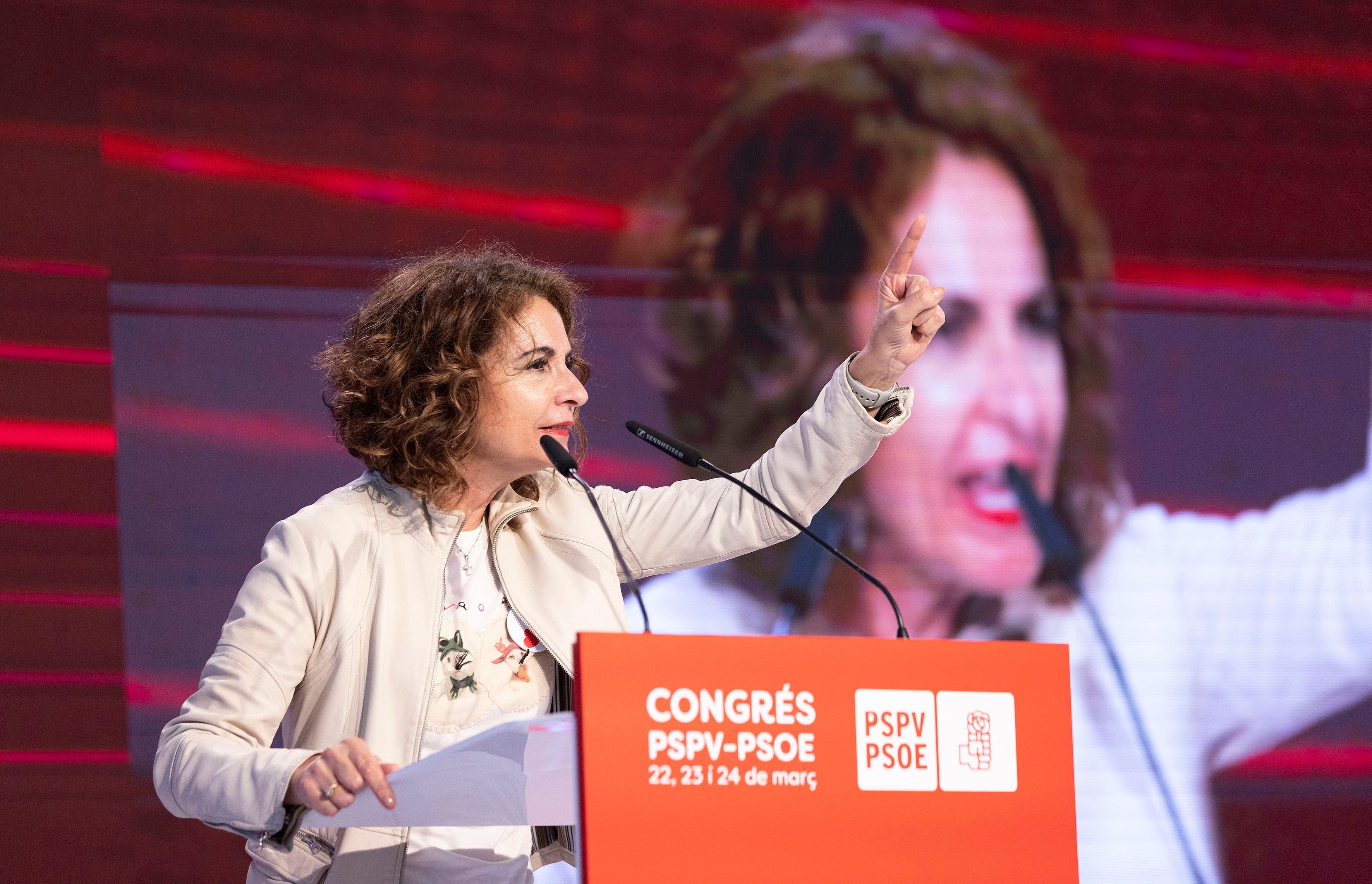 La vicepresidenta del Gobierno y vicesecretaria general del PSOE, María Jesús Montero, interviene en el congreso extraordinario de los socialistas valencianos este sábado en Benicàssim (Castellón).